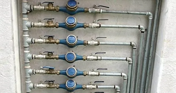 Ứng dụng đồng hồ nước Pmax vào đường ống