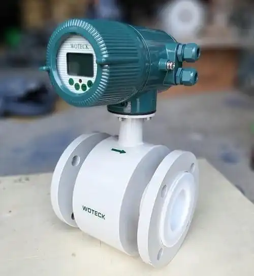 Đồng hồ đo lưu lượng điện từ màn hình liền