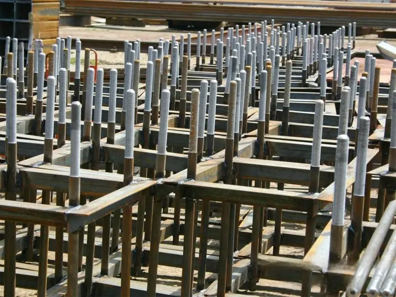 Ứng dụng của bu lông chân cột trong thực tế